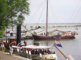 Bedrijvigheid die past bij de havens, schepen en watersport in onze gemeenten